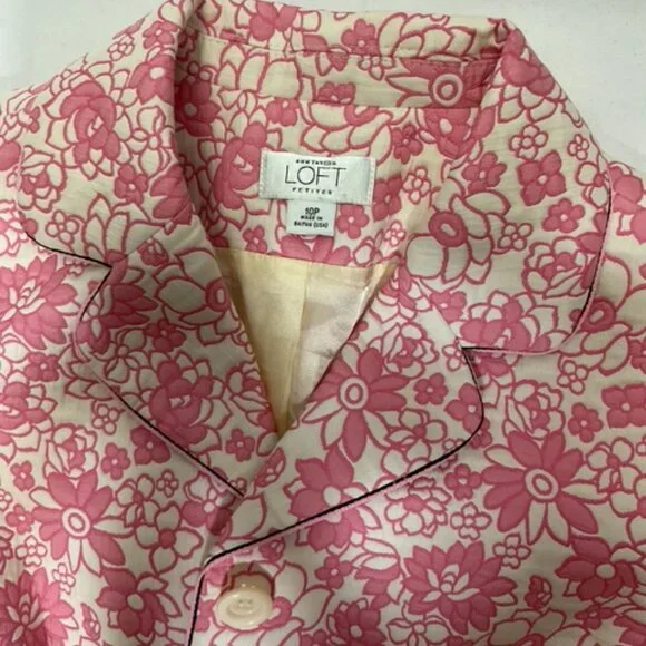 Ann Taylor Loft Women's Beautiful Floral Pink and Ivory Blazer Jacket Size: 10P - Picture 9 of 9